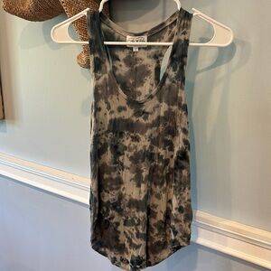 Feel The Piece Sleeveless Tank Top